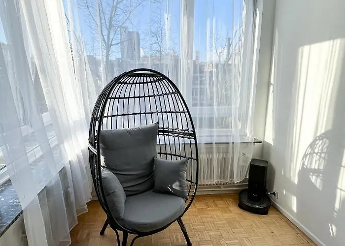 Cosy Two Bedroom Apartment In Brussels