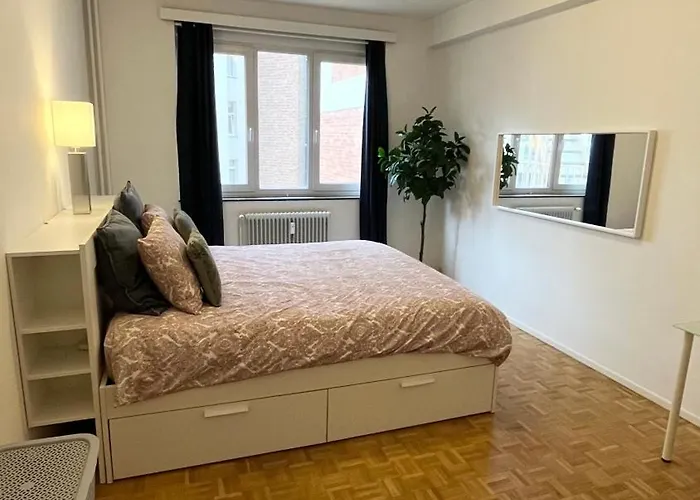 Cosy Two Bedroom Apartment In Brussels